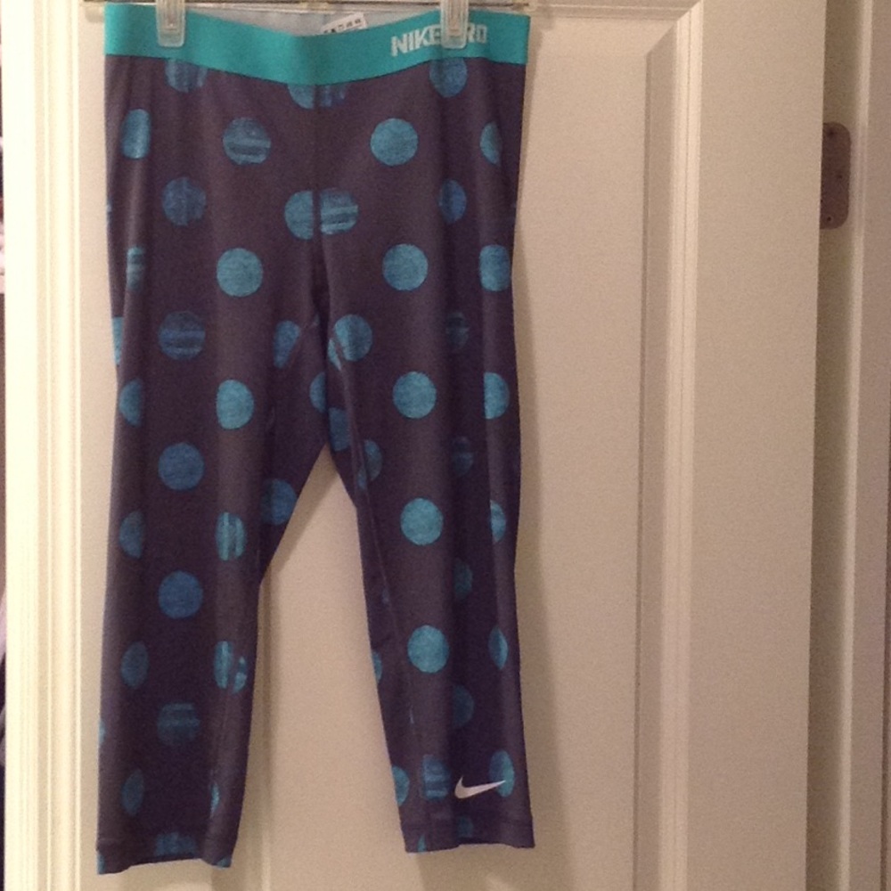 Nike Pro compression capri size M